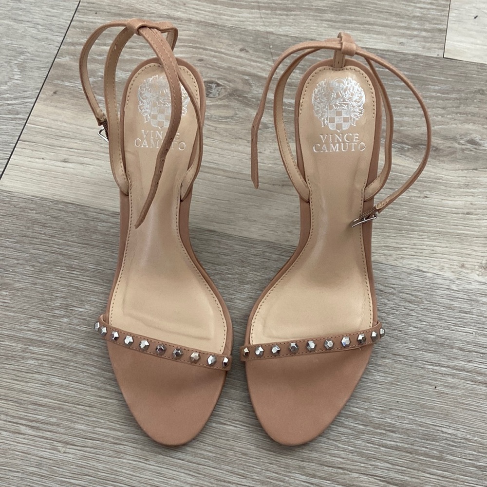 Vince Camuto Brenda’s heels beige 4in Sz 8.5